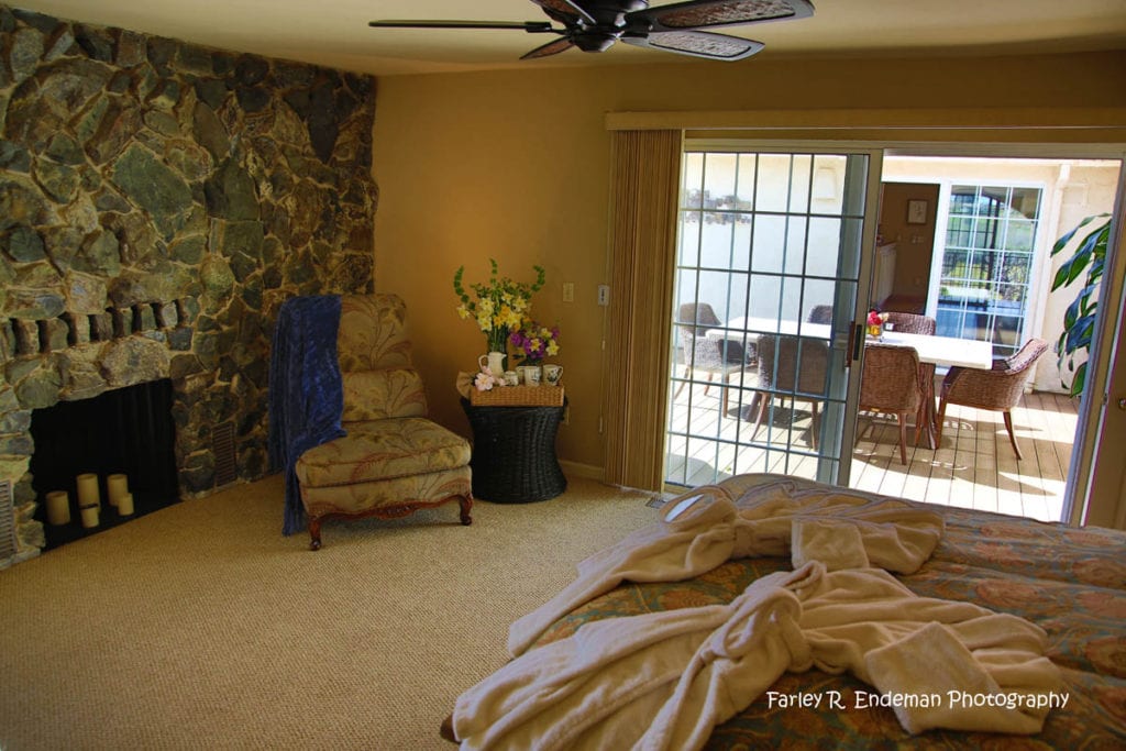 Bedroom in vineyard house in Amador County - Jeff Runquist Wines